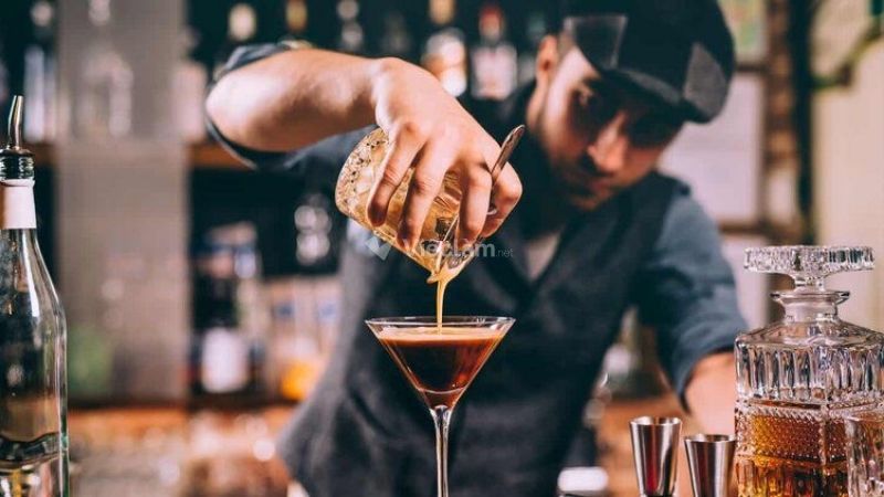 Nghề pha chế, hay còn gọi là bartender, đang trở nên ngày càng phổ biến