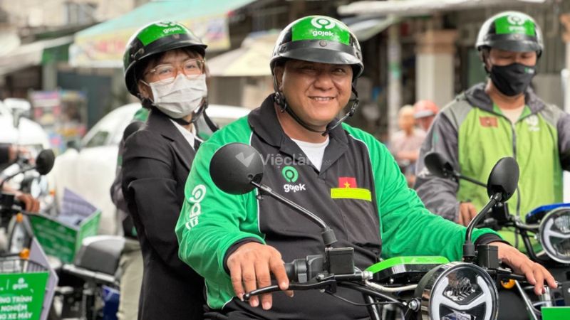 Làm tài xế chạy xe Gojek