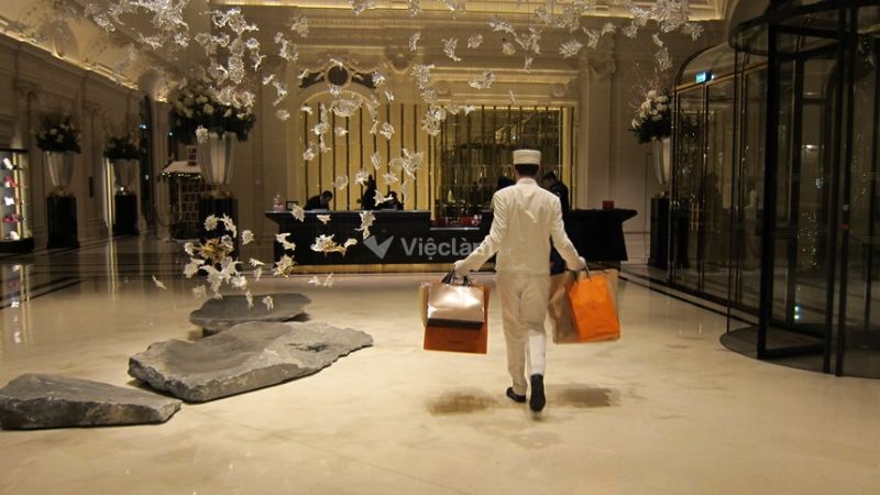 Bellman là gì? Phân biệt bellman và doorman
