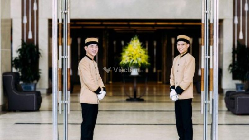 Bellman là gì? Phân biệt bellman và doorman
