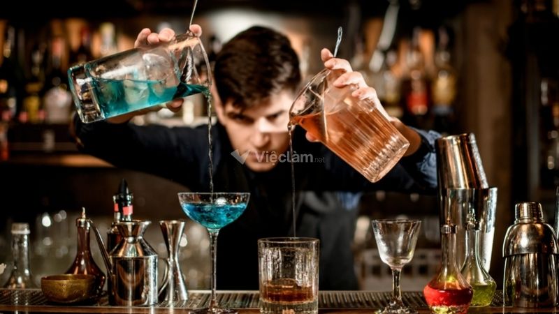 Khác với nhân viên pha chế thông thường, một bartender đúng nghĩa sẽ đảm nhận khá nhiều đầu việc