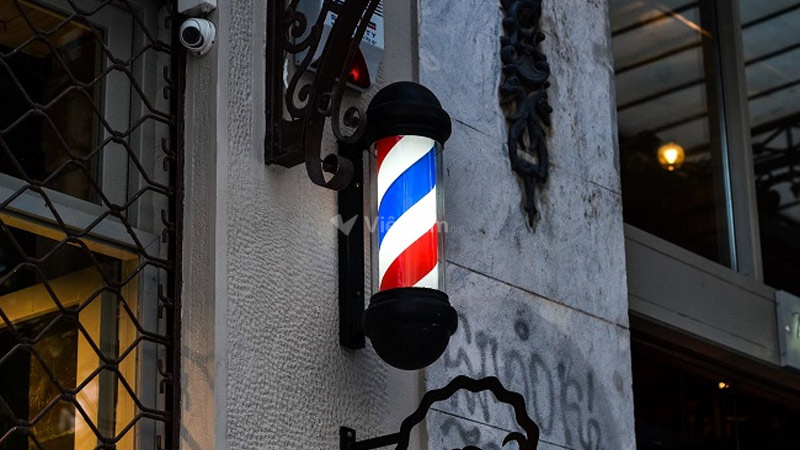 Đèn Barber Pole là biểu tưởng không thể thiếu của các Barber shop