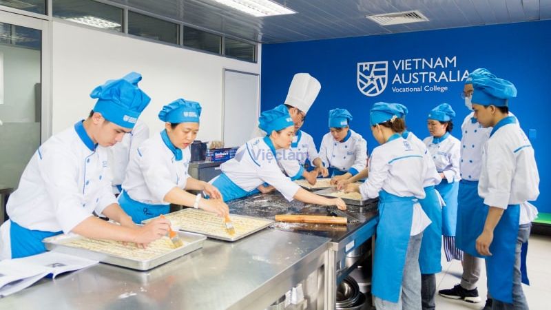 Học làm bánh tại Trường Dạy nghề Việt Úc