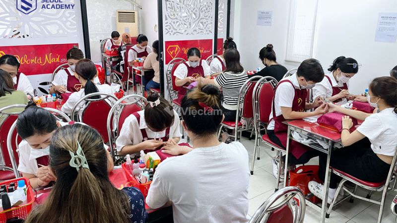 Học viên tại World Nail Academy được tiếp cận các kỹ thuật phun xăm hiện đại - Nguồn ảnh: Sưu tầm