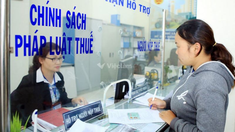 Người làm việc trong cơ quan nhà nước không được xăm mình