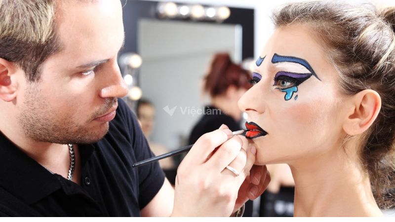 Khóa học make up Artist chất lượng giúp học viên trở thành “ Phù thủy trang điểm chuyên nghiệp.