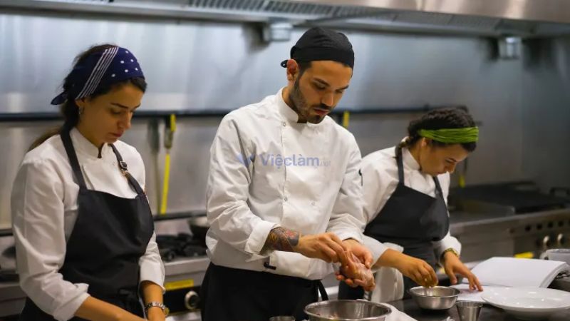 Khám phá chi tiết công việc Sous Chef là gì - Nguồn ảnh: Sưu tầm