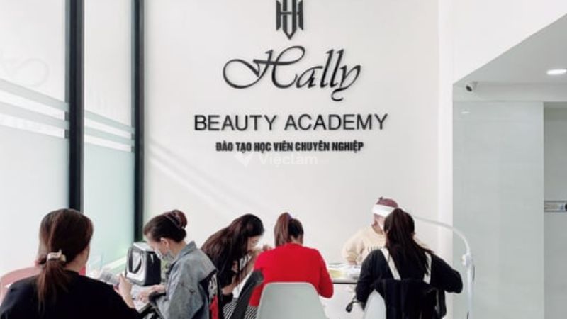 Hally Beauty Academy có đội ngũ giảng viên kinh nghiệm giúp học viên nắm trọn bí quyết nối mi.