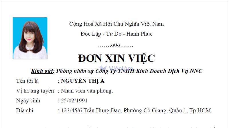 Phần mở đầu của đơn xin việc cần trang trọng và cung cấp đầy đủ thông tin cơ bản