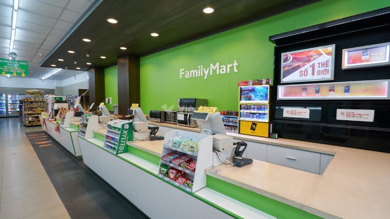 Nộp đơn trực tiếp tại cửa hàng của FamilyMart.