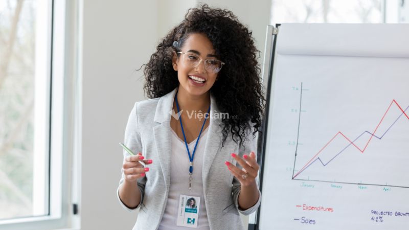 Sales Executive là gì? Kỹ năng cần có để trở thành Sales Executive Sales Executive, hay còn gọi là chuyên viên điều hành kinh doanh