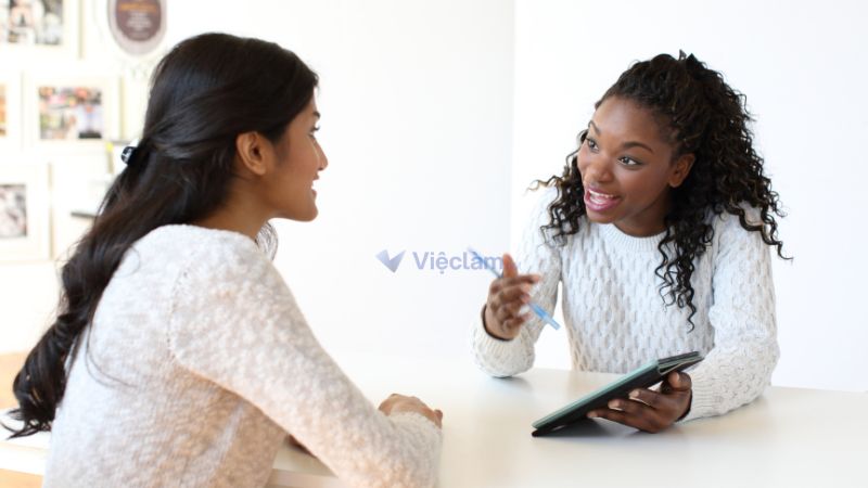 Sales Executive là gì? Kỹ năng cần có để trở thành Sales Executive Kỹ năng lắng nghe và truyền đạt là nền tảng quan trọng giúp Sales Executive xây dựng mối quan hệ