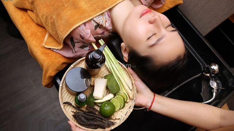 Gội đầu dưỡng sinh là gì? Lợi ích và cách gội chuẩn spa Cải thiện lưu thông máu và kích thích mọc tóc