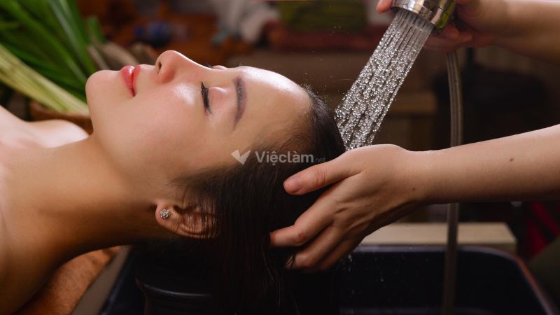 Gội đầu dưỡng sinh là gì? Lợi ích và cách gội chuẩn spa Gội xả bằng thảo dược