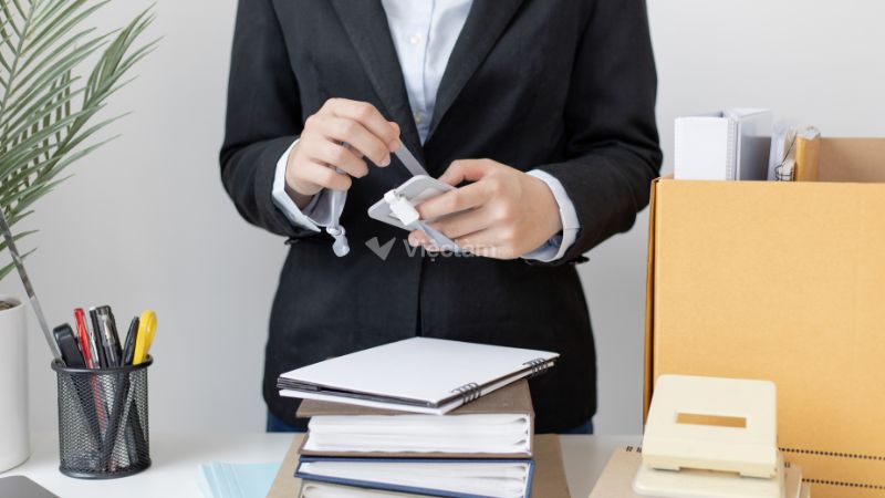 Hướng dẫn nhắn tin xin nghỉ việc khéo léo và chuyên nghiệp Thông báo trước theo quy định của công ty