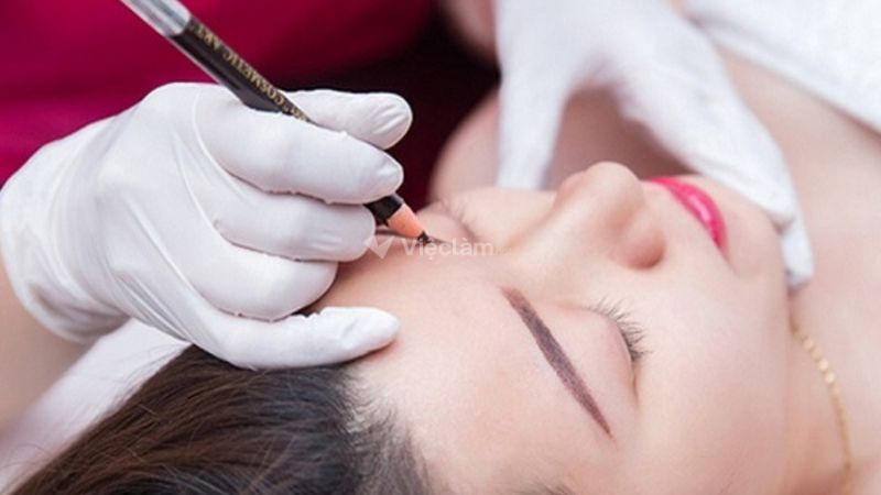 Nên học nghề gì cho nữ không bằng cấp để có thu nhập cao? Nghề phun xăm thẩm mỹ