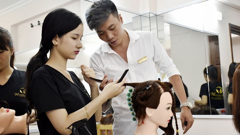 Nên học nghề gì cho nữ không bằng cấp để có thu nhập cao? Nghề tạo mẫu tóc chuyên nghiệp