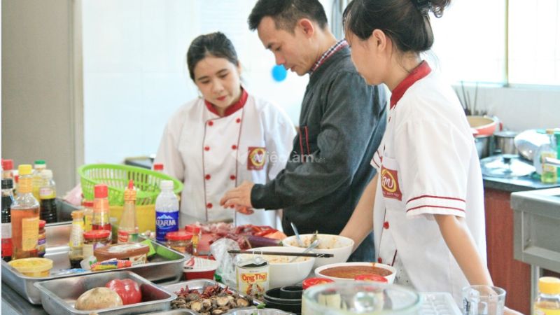 Nên học nghề gì cho nữ không bằng cấp để có thu nhập cao? Nghề đầu bếp