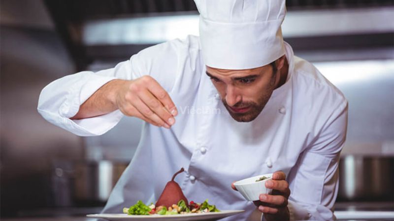 Học đầu bếp mất bao lâu? Lộ trình thực tế cho người mới bắt đầu Có nên học nghề đầu bếp hay không?