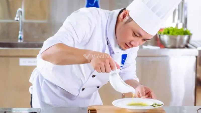 Học đầu bếp mất bao lâu? Lộ trình thực tế cho người mới bắt đầu Đứng bếp một mình
