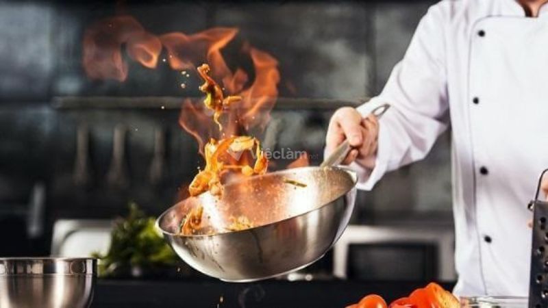 Học đầu bếp mất bao lâu? Lộ trình thực tế cho người mới bắt đầu Đầu bếp cần có kỹ năng chuyên môn