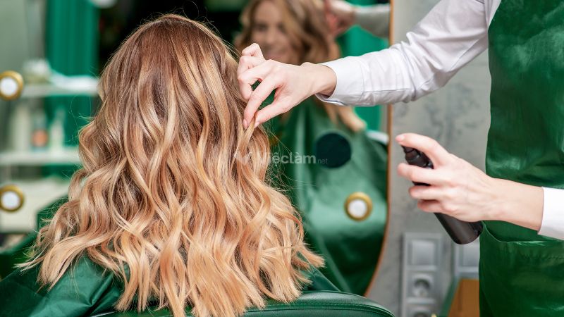 Tác hại của nghề làm tóc? Liệu có đáng để bạn theo đuổi Cùng tìm hiểu tác hại của nghề làm tóc trước khi theo nghề