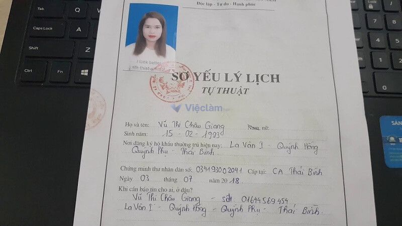 Sơ yếu lý lịch gồm những gì? Cách trình bày sơ yếu lý lịch chuẩn nhất 2025 Sơ yếu lý lịch là bản tóm tắt những thông tin cơ bản về cá nhân.