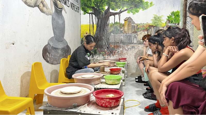 Trải nghiệm top 11 địa chỉ workshop làm gốm Hà Nội thú vị Ceramics Club luôn biết cách khiến trải nghiệm của bạn thật “gu”
