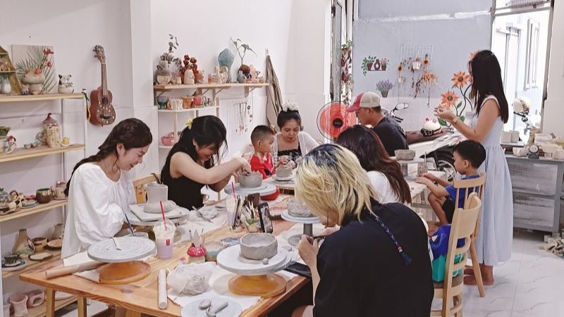 Top 12 địa chỉ workshop làm gốm TPHCM thú vị, đáng trải nghiệm Một buổi workshop làm gốm TPHCM tại Xưởng của Tâm