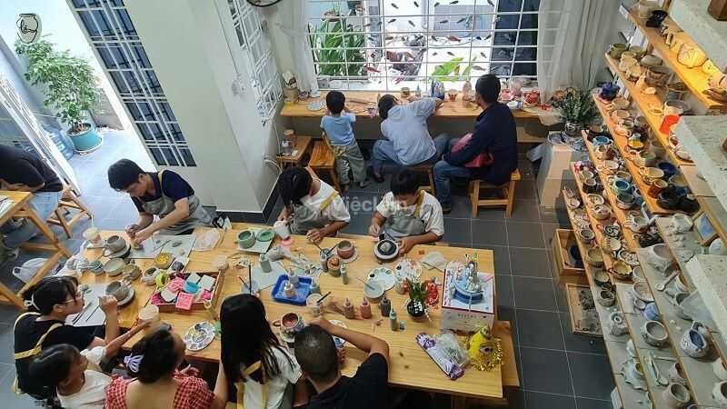 Top 12 địa chỉ workshop làm gốm TPHCM thú vị, đáng trải nghiệm Không gian làm gốm tại Là Gốm