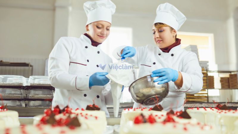 Chi phí học nghề làm bánh 2025: Học ở đâu, bao nhiêu tiền? Cơ hội nghề nghiệp rõ ràng