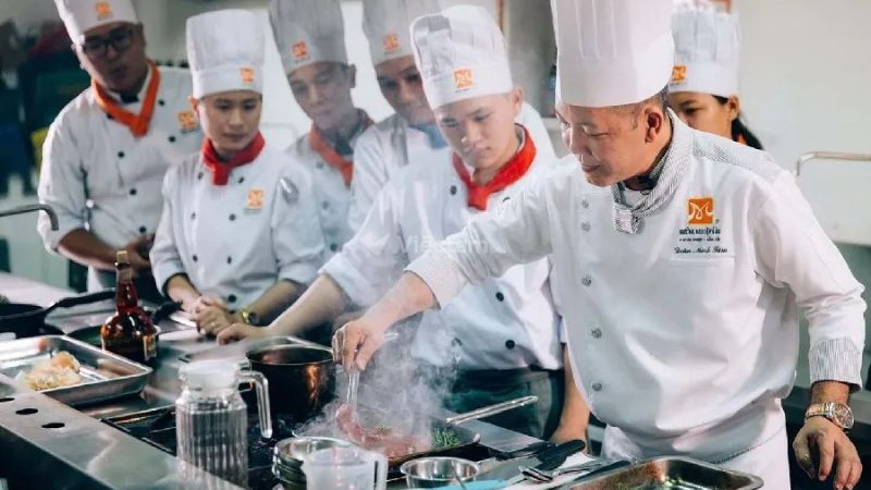 Top 11 địa chỉ học nấu ăn ở Hà Nội chất lượng, đáng để học Tiêu chí chọn trường dạy nấu ăn tại Hà Nội