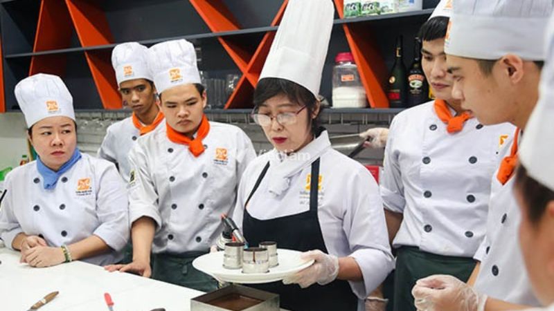 Top 11 địa chỉ học nấu ăn ở Hà Nội chất lượng, đáng để học Hướng nghiệp Á Âu