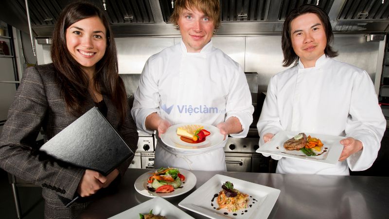 F&B Manager là gì trong khách sạn? Mô tả công việc chi tiết FBM là gì trong khách sạn? Vai trò và mức lương ra sao?