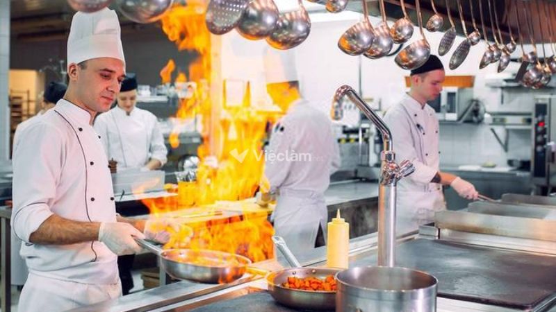 Hướng dẫn cách viết mục tiêu nghề nghiệp bếp trong CV Bếp chính là người giữ vai trò cốt lõi trong căn bếp, quyết định đến chất lượng món ăn và trải nghiệm thực khách