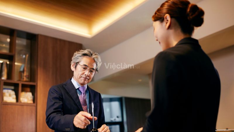 Lễ tân thực hiện các công việc hành chính