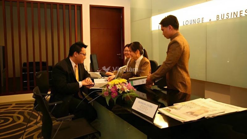 Lương nhân viên khách sạn 5 sao cao không? Chi tiết theo vị trí và kinh nghiệm Lương nhân viên marketing - sale khách sạn 5 sao