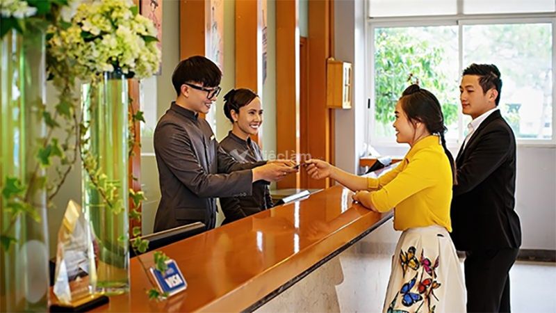 FO là gì trong khách sạn? Mức lương và lộ trình thăng tiến của bộ phận FO Nhân viên bộ phận FO cần trang bị nhiều kỹ năng