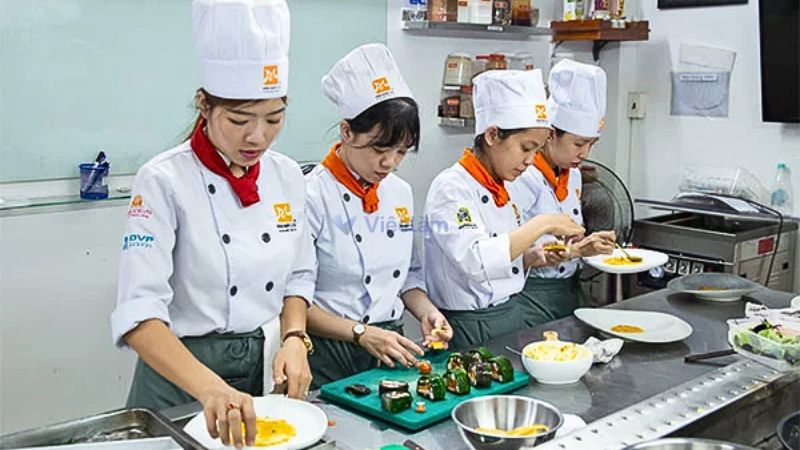 Top các trường dạy nấu ăn chuyên nghiệp uy tín và chất lượng Lựa chọn trường có chi phí khoá học hợp lý