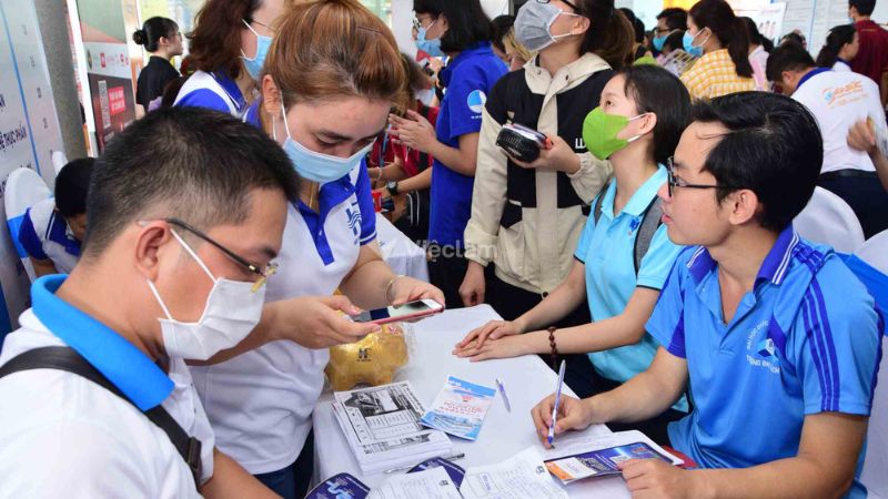 Trung tâm giới thiệu việc làm là gì? Trường hợp cần đến trung tâm giới thiệu việc làm Ưu và nhược điểm khi tìm việc làm tại trung tâm giới thiệu việc làm