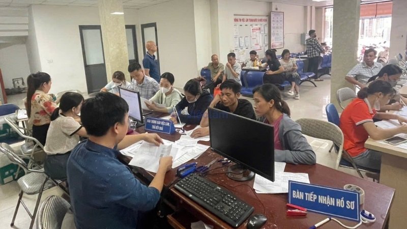 Danh sách các trung tâm giới thiệu việc làm Thái Bình và thông tin liên hệ Nhân viên trung tâm hướng dẫn người lao động hoàn tất hồ sơ tìm việc