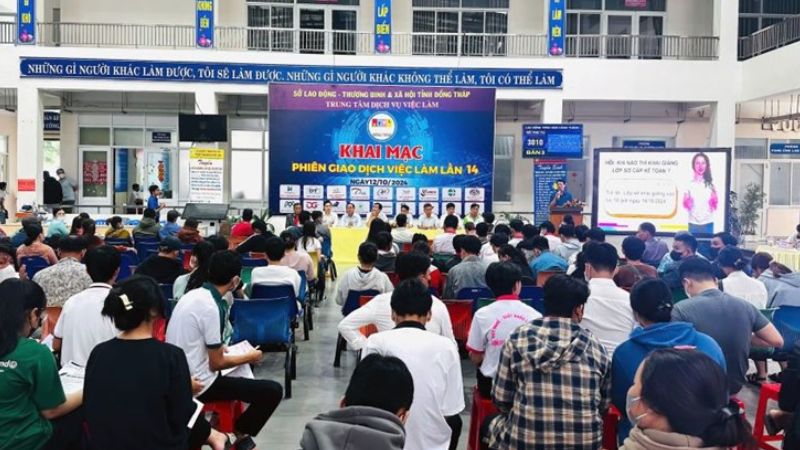 Trung tâm dịch vụ tổ chức phiên giao dịch việc làm cho người dân Đồng Tháp (Nguồn: Truyền Hình Đồng Tháp)