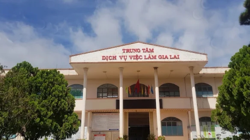 Danh sách các trung tâm giới thiệu việc làm Gia Lai và thông tin liên hệ Bên ngoài trụ sở chính Trung tâm giới thiệu việc làm Gia Lai