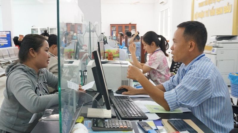Người lao động đến Trung tâm Giới thiệu Việc làm Bình Phước khi cần làm thủ tục hưởng trợ cấp thất nghiệp
