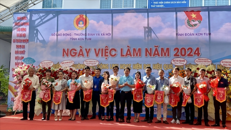 Địa chỉ các trung tâm giới thiệu việc làm tại Kon Tum và thông tin liên hệ Trung tâm tổ chức các phiên giao dịch việc làm hỗ trợ doanh nghiệp nhanh chóng tìm được nguồn lao động chất lượng