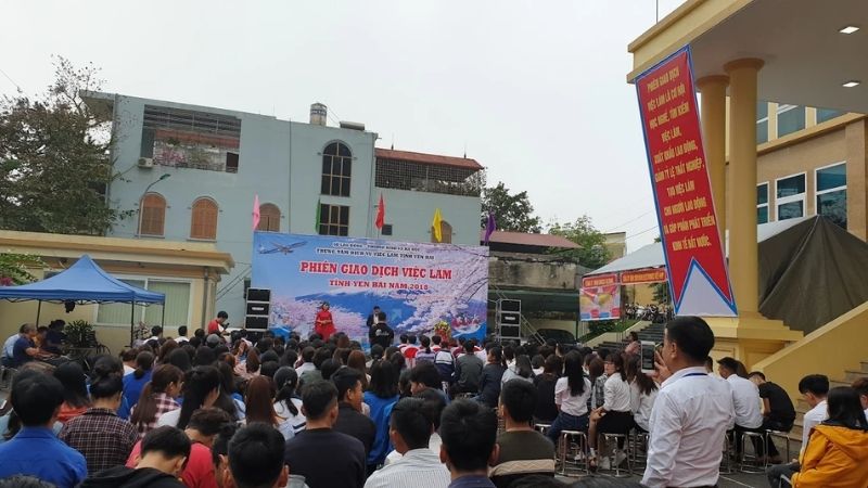 Trung tâm Giới thiệu Việc làm Yên Bái.