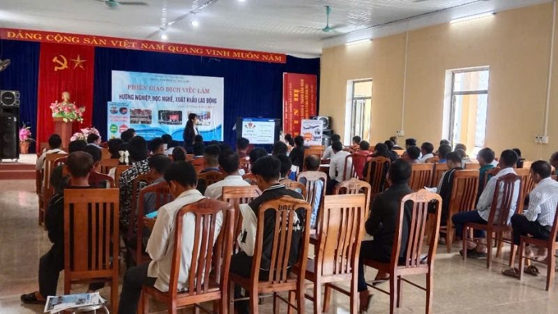 Hoạt động hướng nghiệp cho người lao động tại Yên Bái. (Ảnh: Việc Làm Yên Bái)