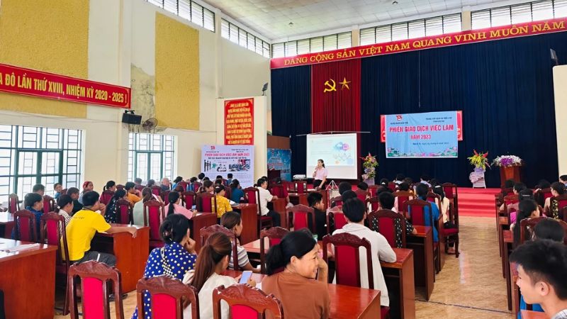 Trung tâm DVVL tỉnh Lào Cai tổ chức phiên giao dịch việc làm cho người lao động