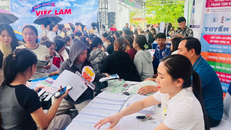 Hội chợ việc làm do trung tâm giới thiệu việc làm Điện Biên tổ chức (Nguồn: Sở Nội vụ Điện Biên)