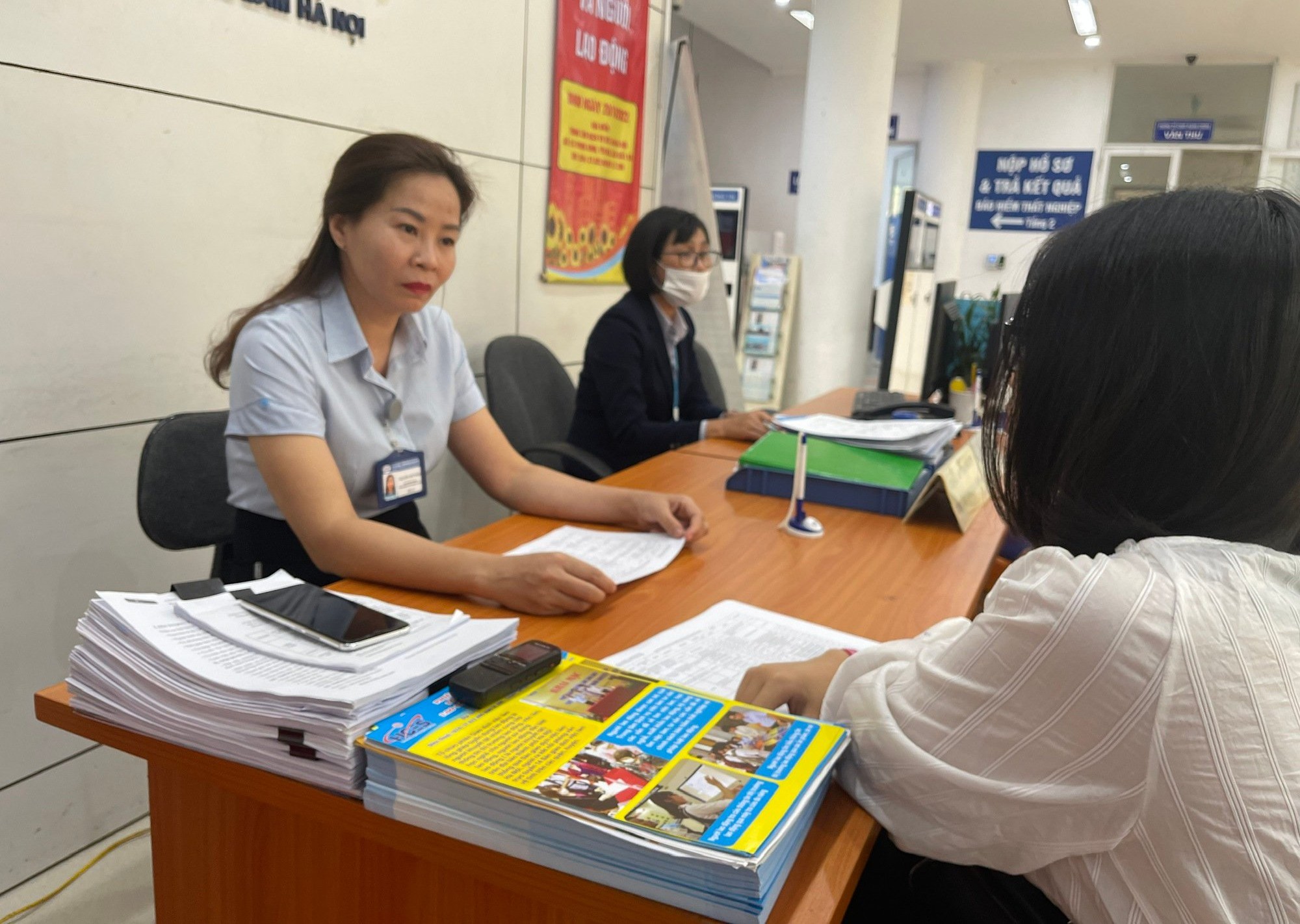 Trung tâm Giới thiệu việc làm Hà Nội thực hiện tư vấn việc làm cho người lao động. (Nguồn: Báo Dân Việt)